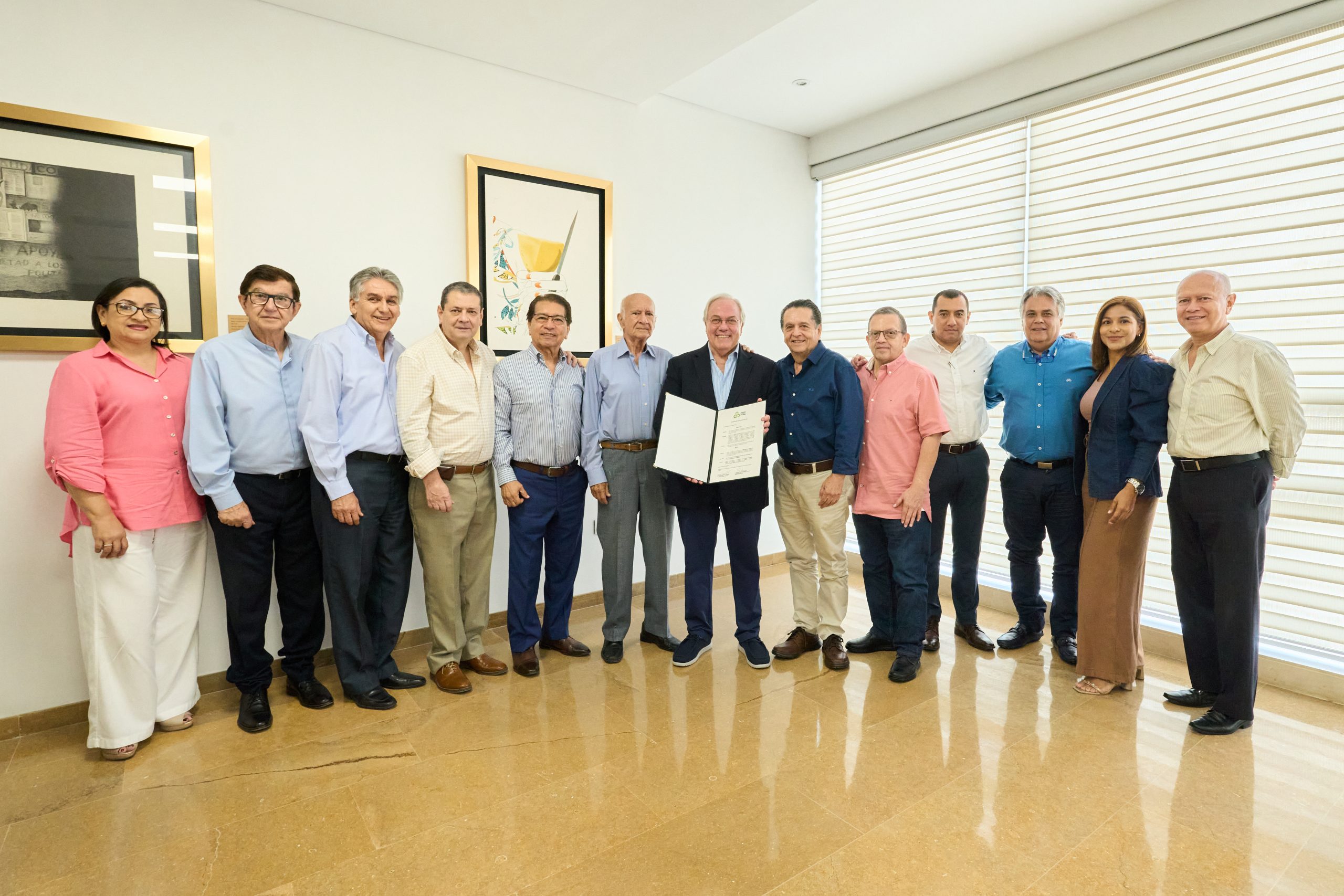 Junta Directiva rinde homenaje al Dr. Julián Domínguez