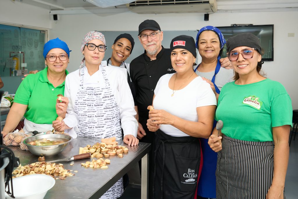 Chef Brian Edwards en la capacitación